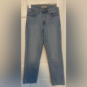 NWOT Levi’s 724 High Rise Slim Straight Size 28